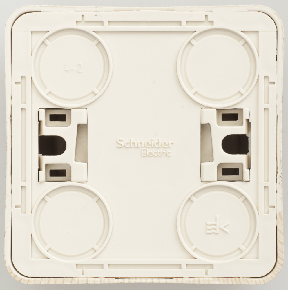 ЭТЮД О/У РОЗЕТКА без заземления без шторок, 16А, 250B, СОСНА