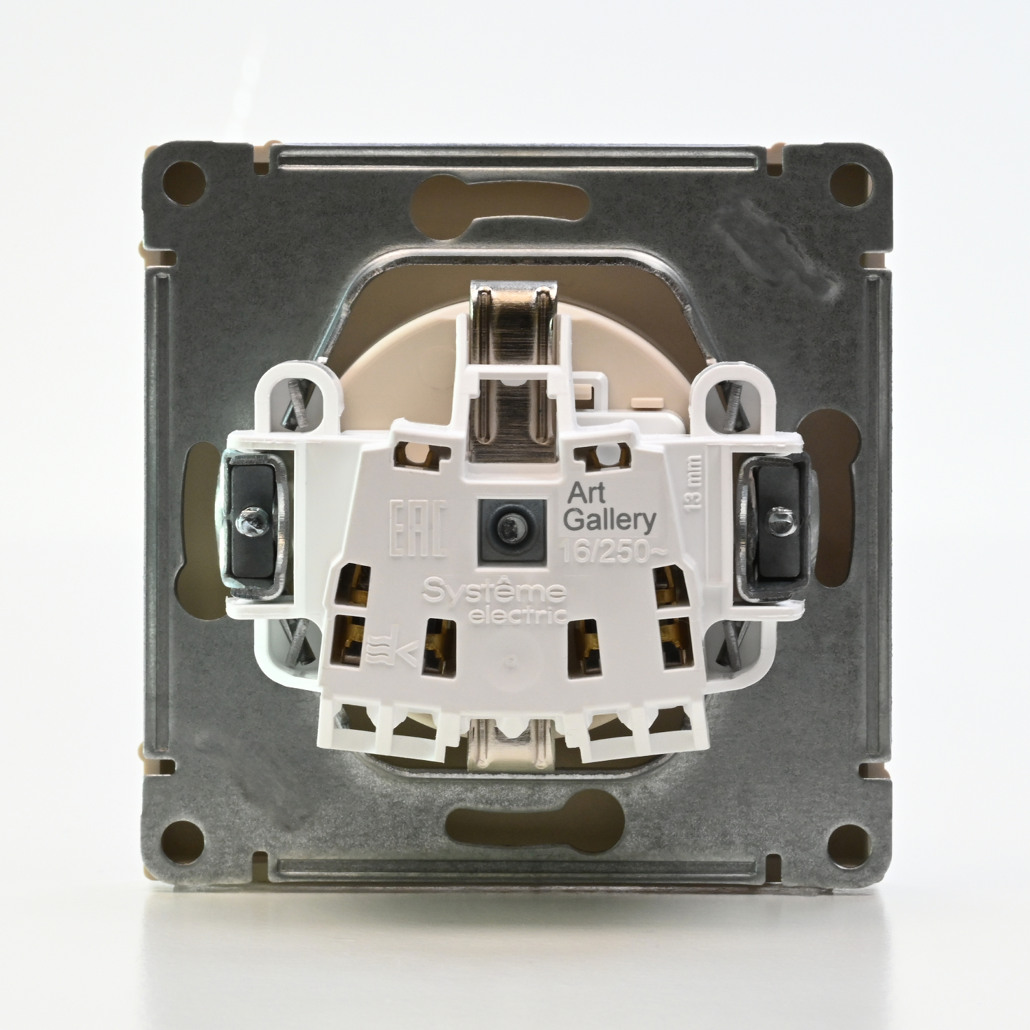 ARTGALLERY РОЗЕТКА с заземлением со шторками, 16А, механизм, быстрозажим. клем., ПЕСОЧНЫЙ