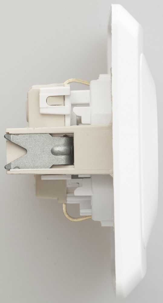 ЭТЮД С/У РОЗЕТКА с заземлением со шторками, 16А 250B, БЕЛЫЙ