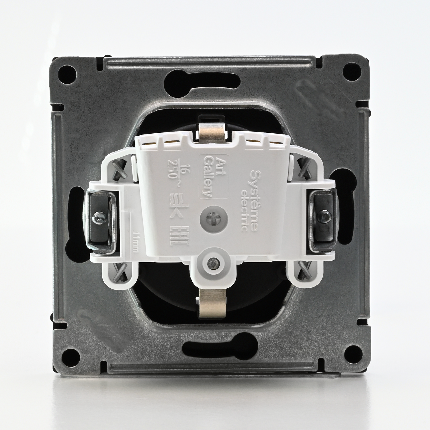 ARTGALLERY РОЗЕТКА с заземлением со шторками, 16А, механизм, КАРБОН