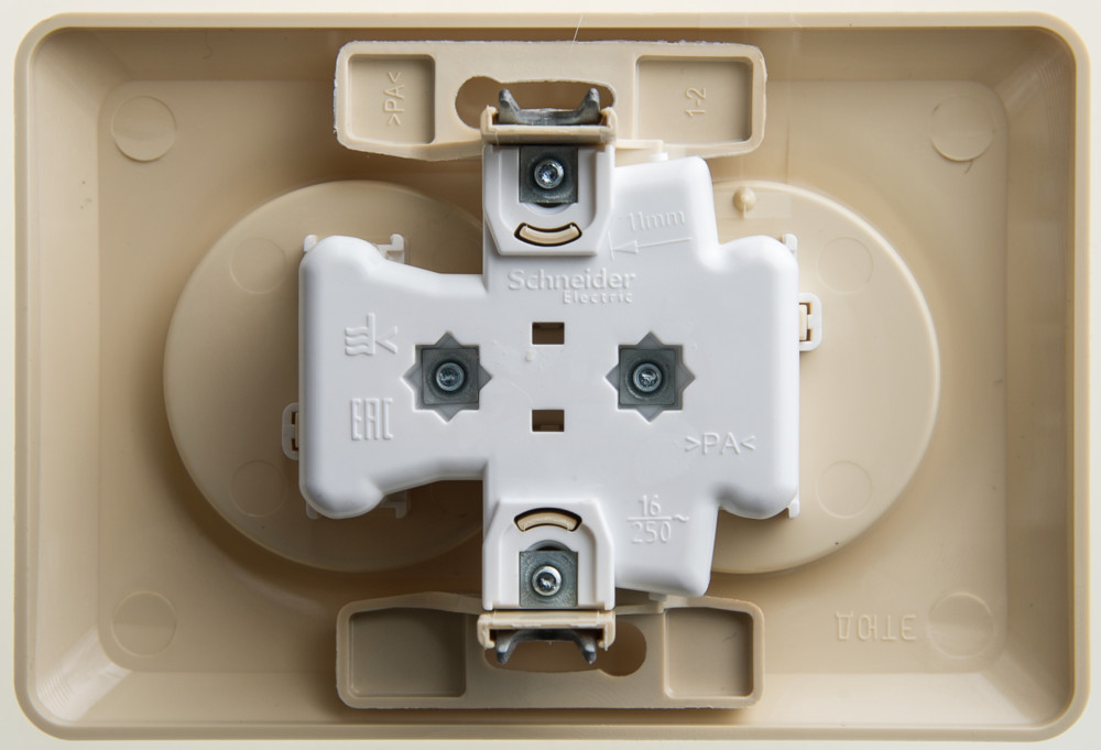 ЭТЮД С/У РОЗЕТКА двойная без заземления без шторок, 16А, 250B, КРЕМОВЫЙ