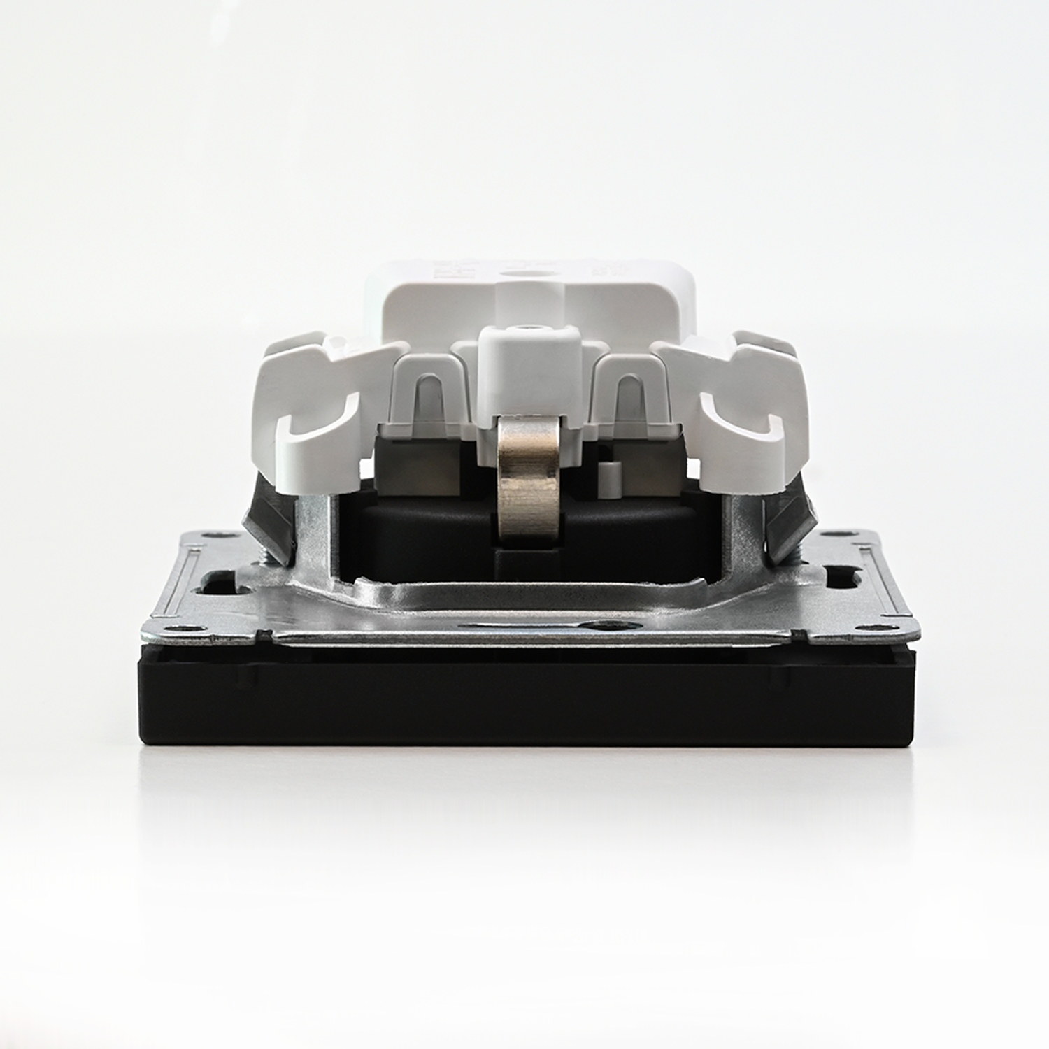 ARTGALLERY РОЗЕТКА с заземлением со шторками, 16А, механизм, КАРБОН