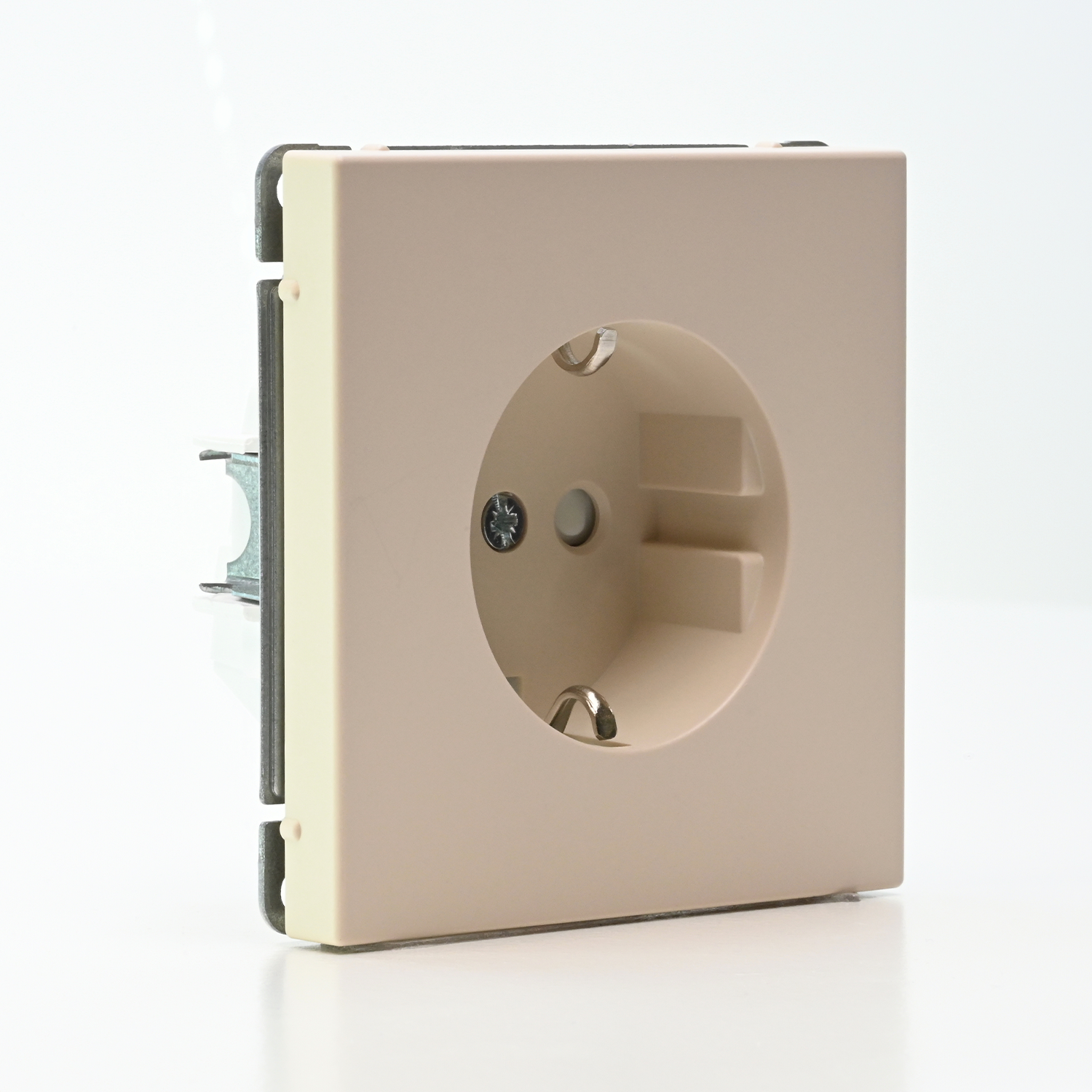 ARTGALLERY РОЗЕТКА с заземлением со шторками, 16А, механизм, быстрозажим. клем., ПЕСОЧНЫЙ