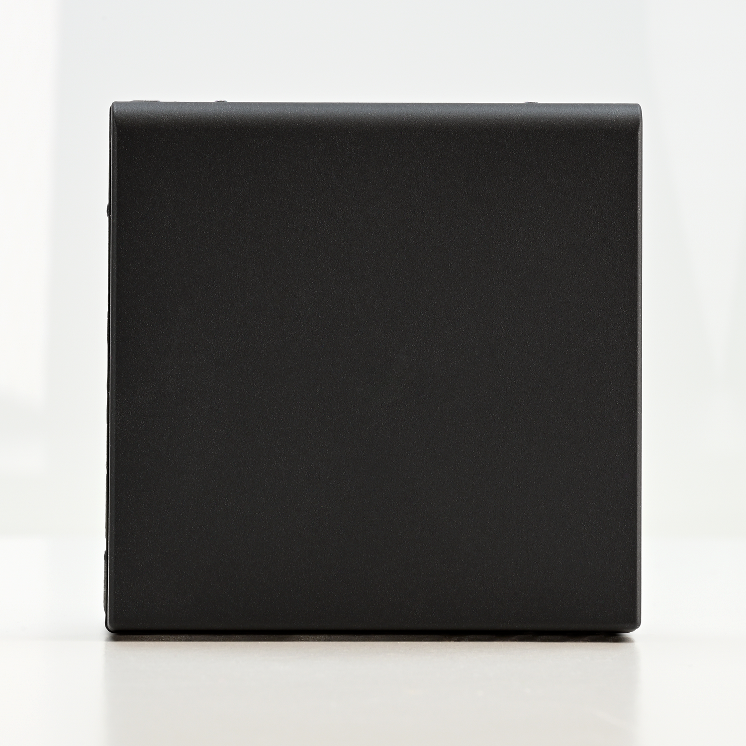 ARTGALLERY РОЗЕТКА с заземл. со шторк. с крышкой, 16А, IP20, механизм, БАЗАЛЬТ