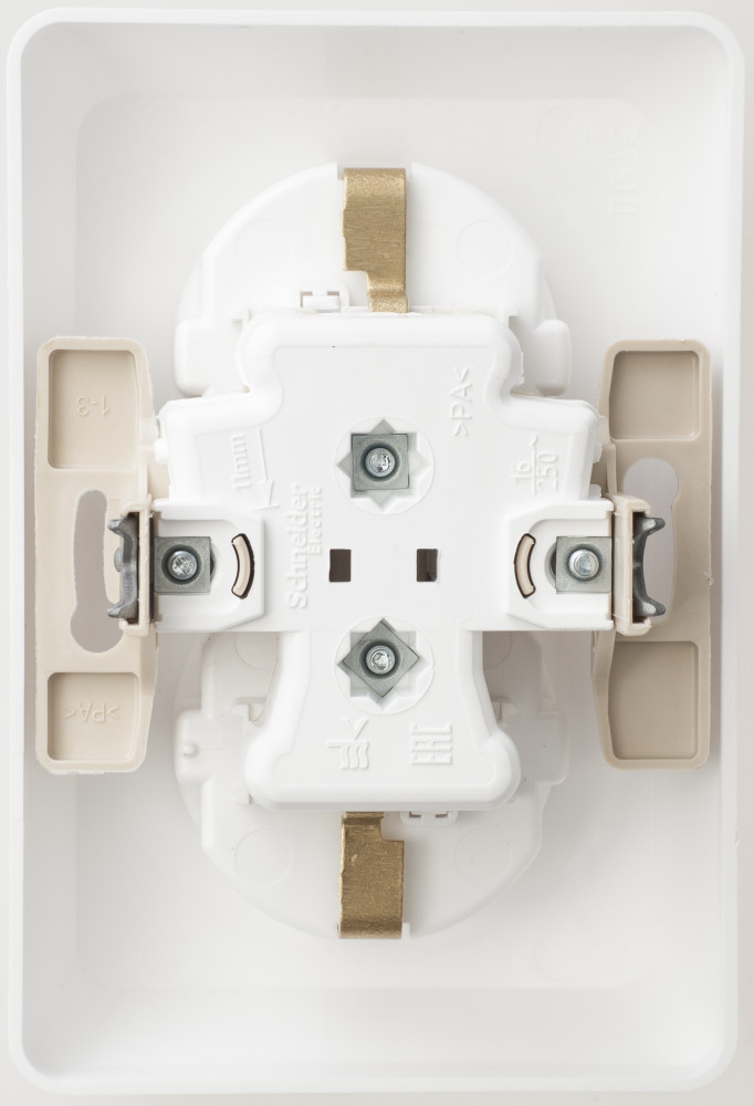 ЭТЮД С/У РОЗЕТКА двойная с заземлением со шторками, 16А, 250B, БЕЛЫЙ